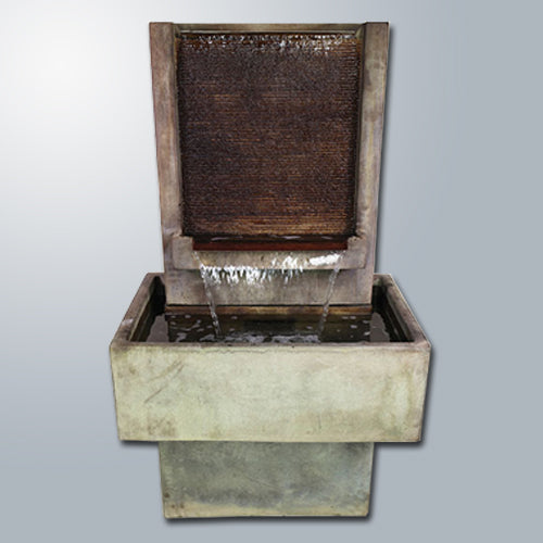 Short fountain with base