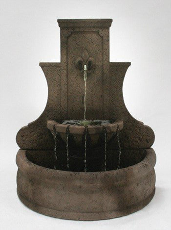 Outdoor wall fountain with fleur de lis design