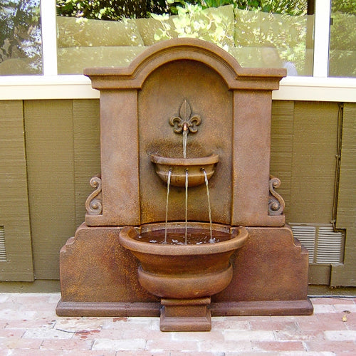 Outdoor wall water fountain with fleur de lis design
