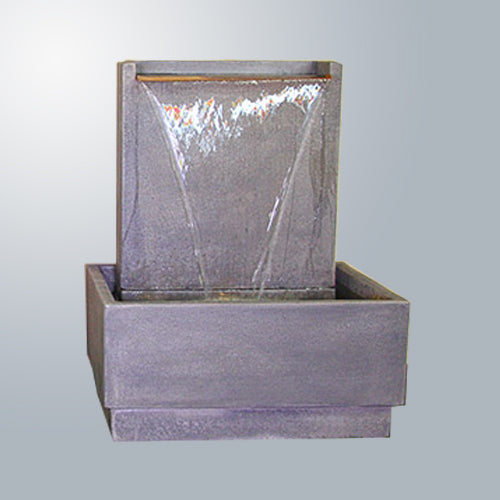 Short wall fountain