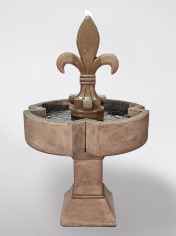 Outdoor water feature with fleur de lis design